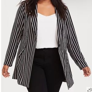 BLACK PINSTRIPE CREPE LONGLINE BLAZER